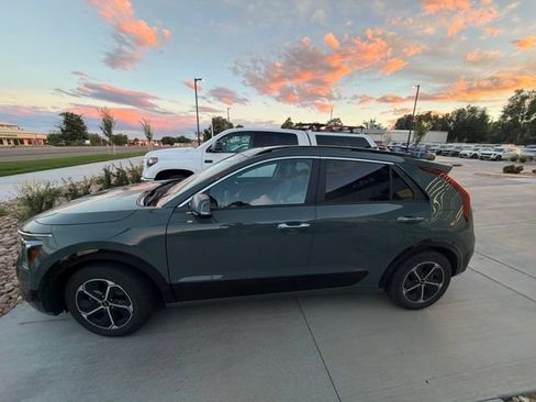 Certified 2025 Kia Niro FWD image 3