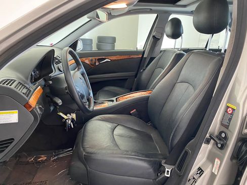Used 2005 Mercedes-Benz E 500 4MATIC Sedan image 4
