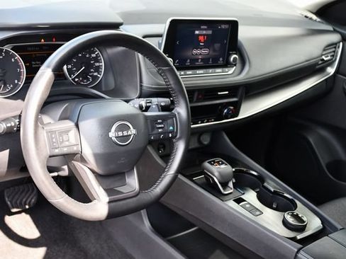 Used 2025 Nissan Rogue SV AWD/4WD image 15