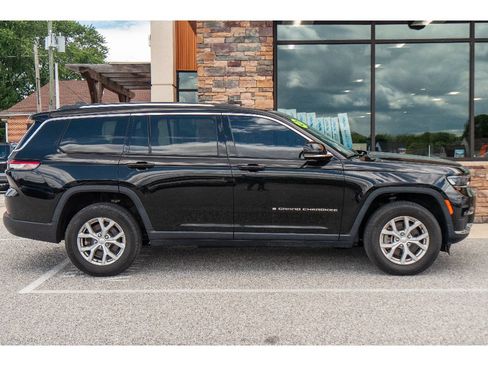 Used 2023 Jeep Grand Cherokee L Limited AWD/4WD image 3