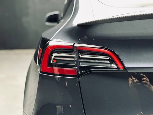 Used 2023 Tesla Model Y Performance AWD/4WD image 15