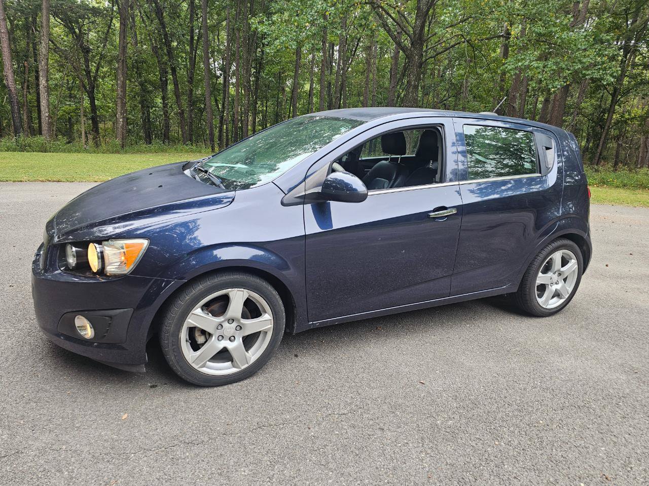 Used 2016 Chevrolet Sonic LTZ FWD image 4