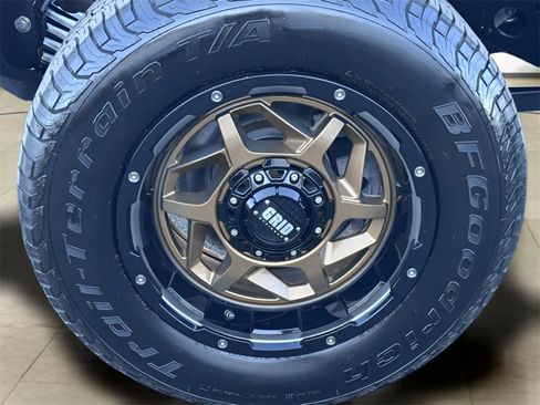 Used 2022 Jeep Gladiator Sport image 39