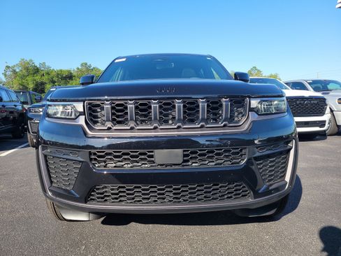 New 2026 Jeep Grand Cherokee L 2WD image 3