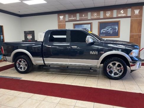 Used 2014 RAM 1500 Laramie w/ Convenience Group image 3