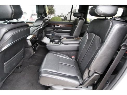 Used 2023 Jeep Grand Wagoneer 4WD image 7