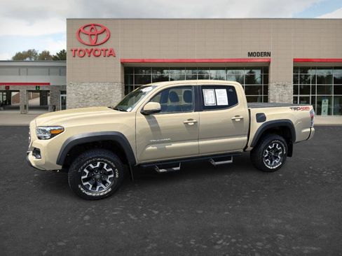 Used 2020 Toyota Tacoma TRD Off-Road w/ TRD Premium Off Road Package AWD/4WD image 1