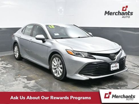 Used 2018 Toyota Camry LE image 1