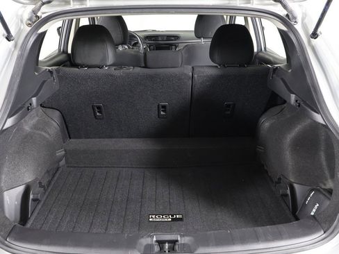 Used 2020 Nissan Rogue Sport S image 16