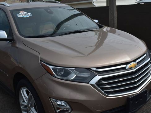Used 2018 Chevrolet Equinox Premier AWD/4WD image 2