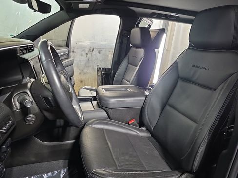 Used 2023 GMC Yukon XL Denali w/ Advanced Technology Package image 15