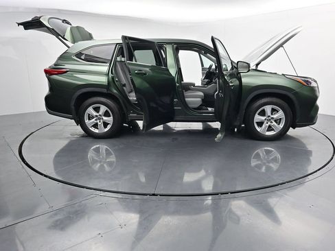 Used 2023 Toyota Highlander LE FWD image 44