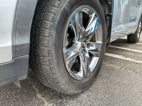 Used 2019 Toyota Highlander Limited Platinum image 10