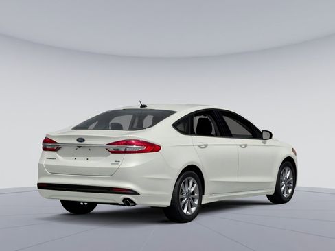 Used 2017 Ford Fusion SE w/ Fusion SE Technology Package image 2