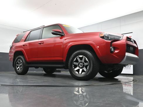 Used 2024 Toyota 4Runner TRD Off-Road Premium AWD/4WD image 32