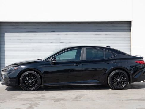 Used 2025 Toyota Camry SE image 6