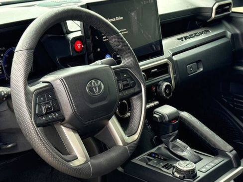 Used 2024 Toyota Tacoma TRD Off-Road w/ TRD Off Road Premium Package AWD/4WD image 17