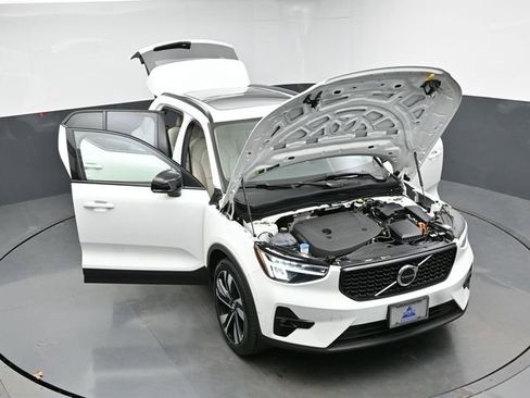 Used 2023 Volvo XC40 B5 Plus w/ Driver Assist Package AWD/4WD image 50