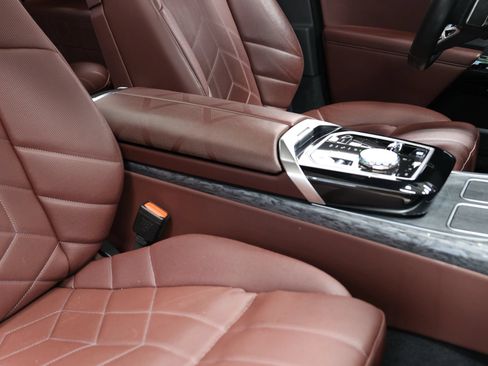 Used 2023 BMW 740i w/ Parking Assistance Package RWD image 95