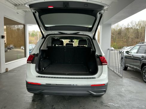 Used 2022 Volkswagen Tiguan SE image 18