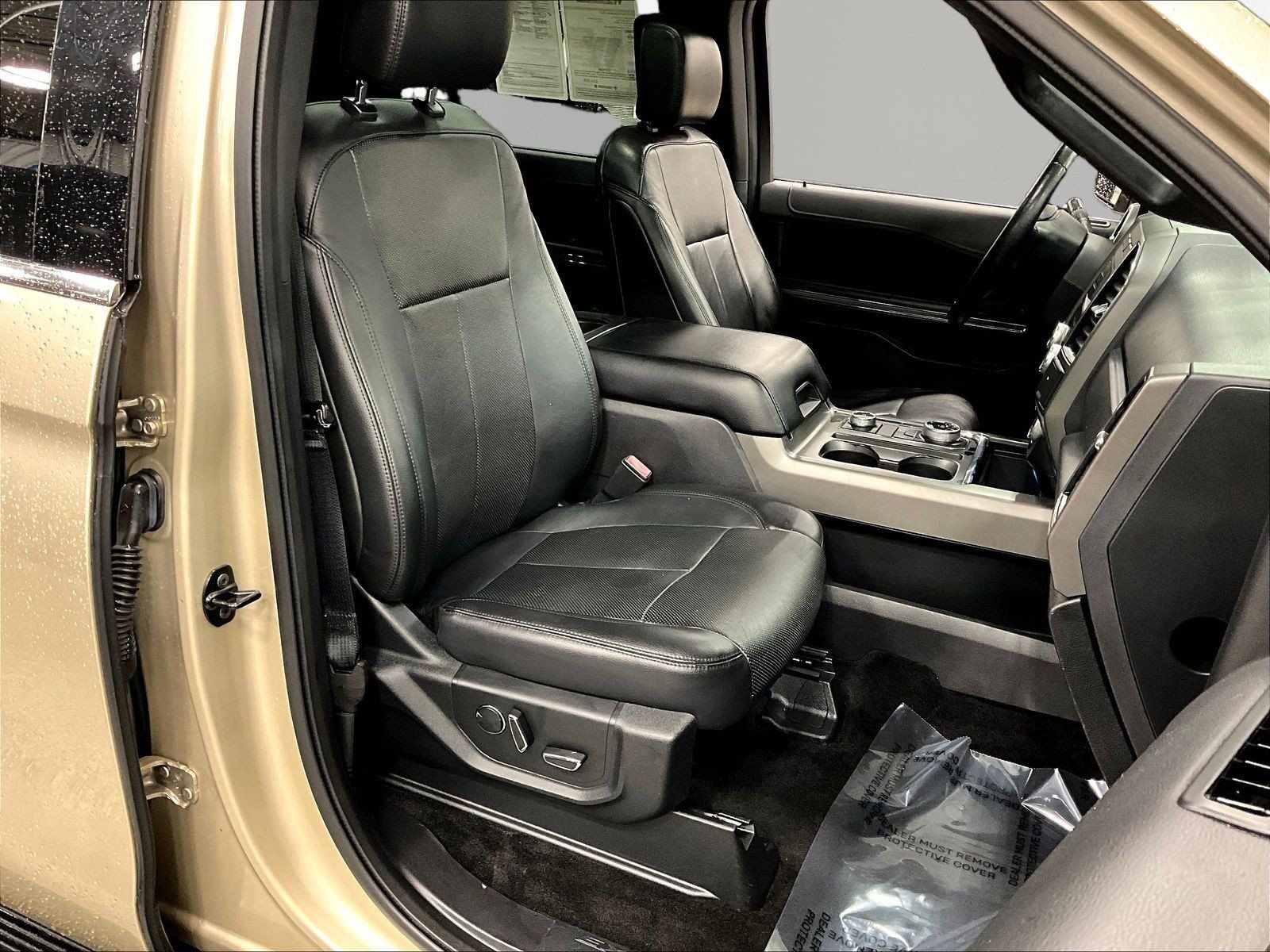 Used 2018 Ford Expedition XLT w/ Equipment Group 201A AWD/4WD image 30