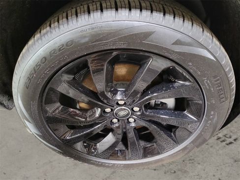 New 2025 Land Rover Discovery Sport Dynamic SE image 11