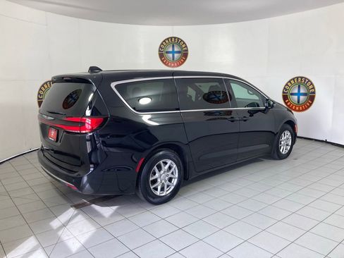 Used 2025 Chrysler Pacifica Select FWD image 22