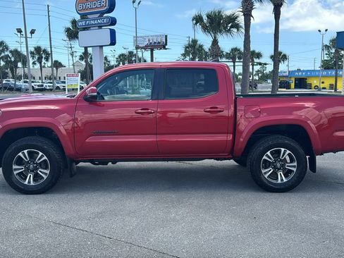 Used 2019 Toyota Tacoma TRD Sport AWD/4WD image 3