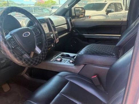 Used 2019 Ford Expedition XLT w/ Equipment Group 201A AWD/4WD image 12