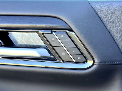 Used 2025 GMC Sierra 2500 AT4X image 18