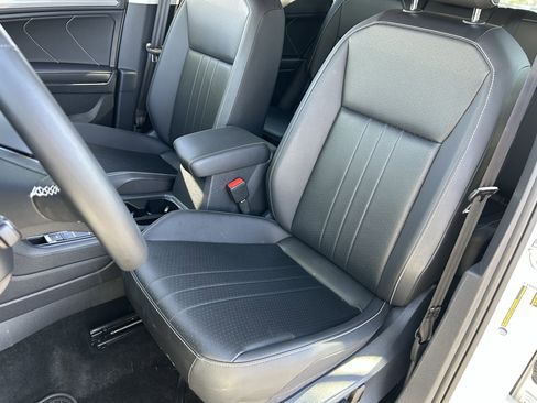Used 2024 Volkswagen Tiguan SE FWD image 18