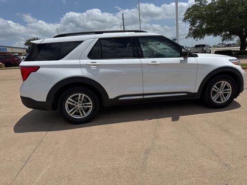 Used 2020 Ford Explorer XLT w/ Equipment Group 202A RWD image 8
