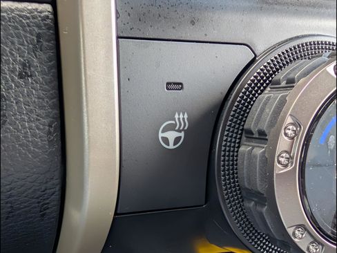 Used 2025 Toyota Tacoma Limited image 14