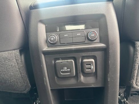 Used 2023 Chevrolet Traverse LT w/ LT Premium Package AWD/4WD image 23
