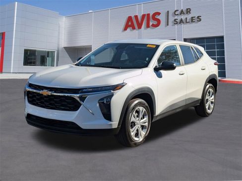 Used 2025 Chevrolet Trax LS image 1