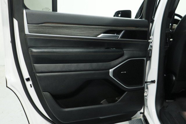 Used 2024 Jeep Wagoneer Series II w/ Flexible Seating Group RWD image 31