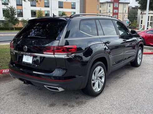 Used 2021 Volkswagen Atlas SE w/ Panoramic Sunroof Package FWD image 4
