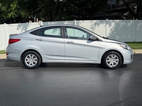 Used 2012 Hyundai Accent GLS FWD image 5