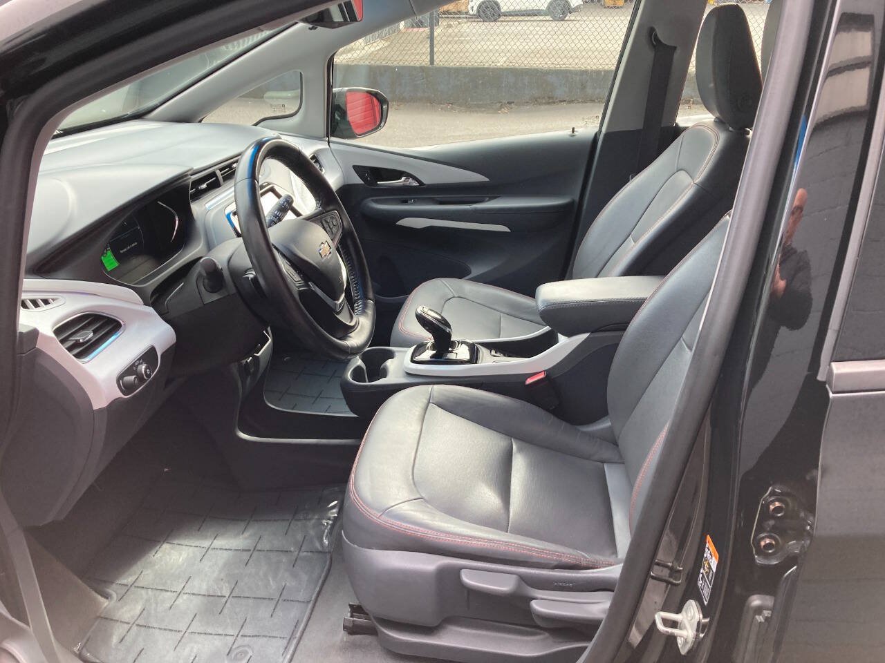 Used 2017 Chevrolet Bolt Premier w/ Driver Confidence II Package FWD image 10