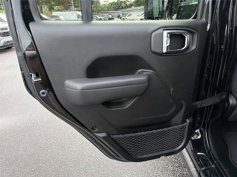 Used 2025 Jeep Wrangler Unlimited Rubicon 4xe w/ Convenience Group AWD/4WD image 21