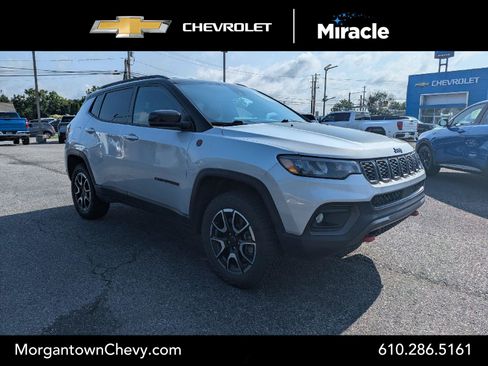 Used 2025 Jeep Compass Trailhawk AWD/4WD image 1