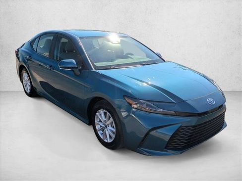 Used 2025 Toyota Camry LE image 3