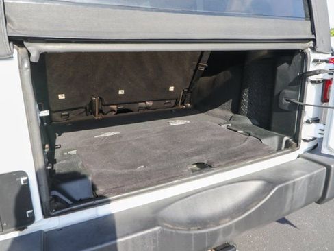 Used 2018 Jeep Wrangler Unlimited Sport w/ Connectivity Group image 27