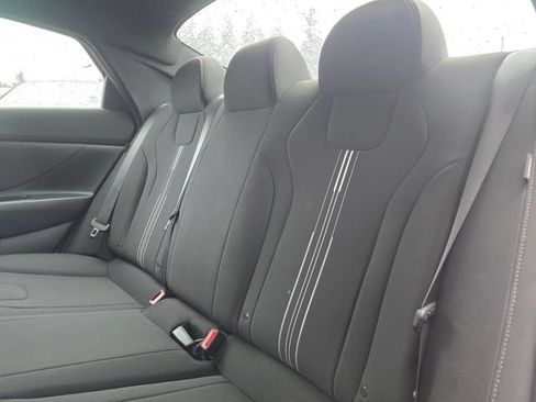 Certified 2025 Hyundai Elantra SEL FWD image 17