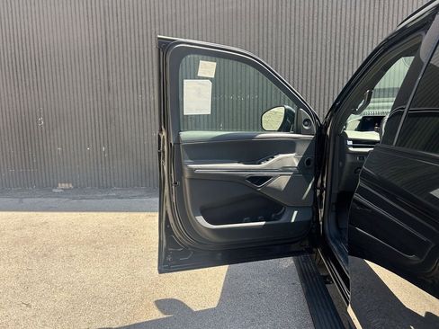 New 2026 Lincoln Navigator L Reserve AWD/4WD image 13