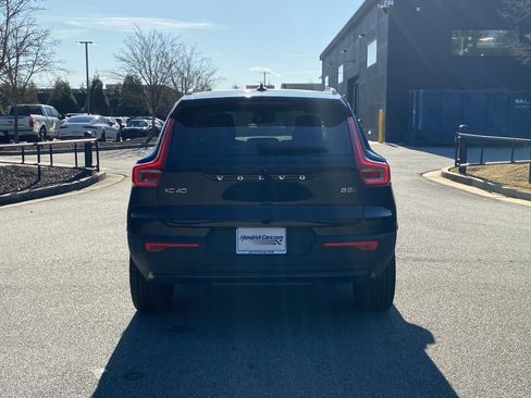 Used 2025 Volvo XC40 B5 Plus image 16