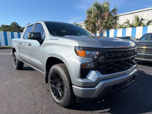 Used 2025 Chevrolet Silverado 1500 Custom image 1