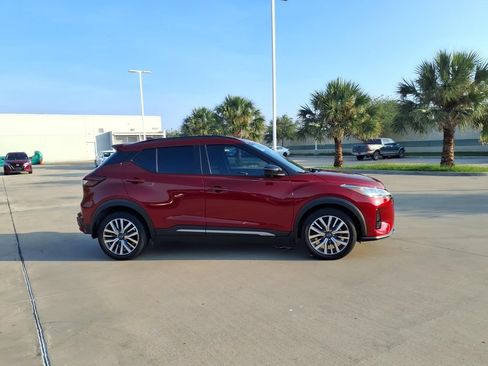 Used 2023 Nissan Kicks SR FWD image 6