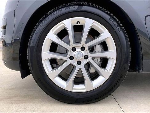 Used 2025 Land Rover Range Rover Sport SE image 9