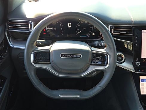 Used 2022 Jeep Grand Wagoneer Series III image 14
